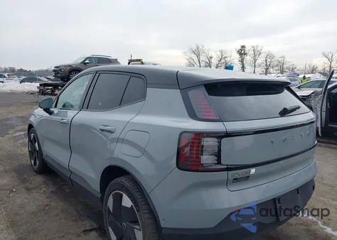 2025 Volvo Ex30 Ultra Twin Motor Performance, Fully Electric z USA, uszkodzony, nr VIN YV4EK3ZL5S2604873